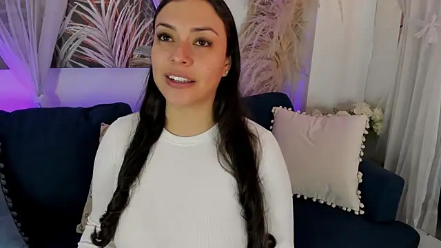 Nicolle W online show from May 2026 11:59:02 AM