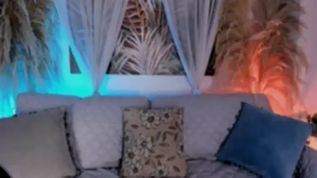 Nicolle W online show from May 2026 11:51:02 AM