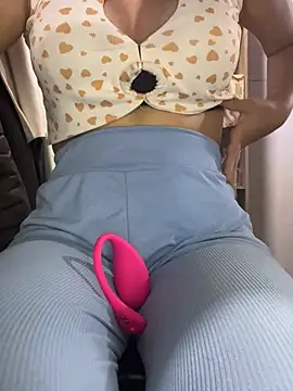 Snapshot of DulceMya6 chatting on January 2025 11:48:02 PM DulceMya6 online show from January 2025 11:48:02 PM