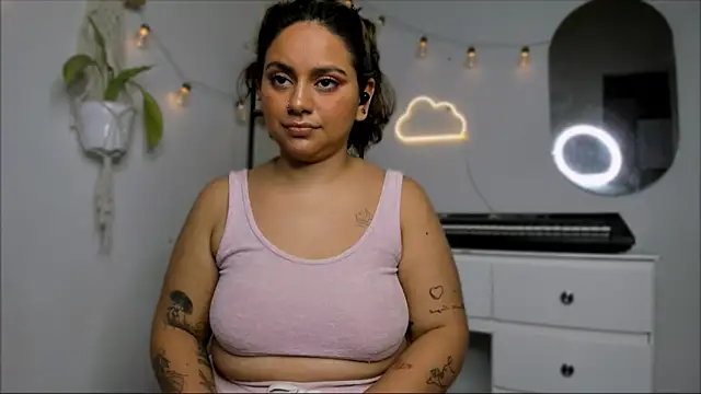 susy angel online show from December 2024 06:14:01 AM