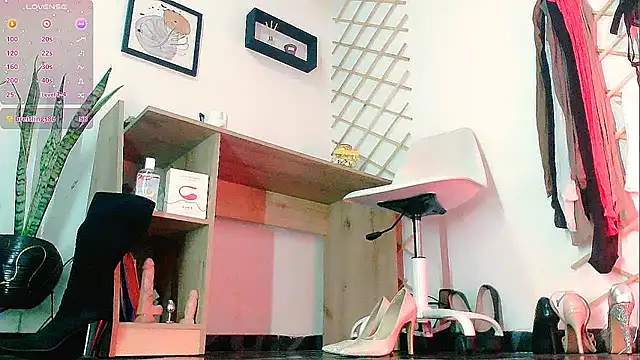 myla sarah online show from December 2025 07:53:02 PM