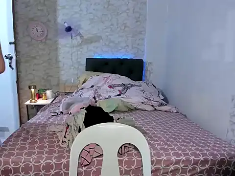 Snapshot of Hebefemme chatting on November 2025 03:05:02 PM Hebefemme online show from November 2025 03:05:02 PM