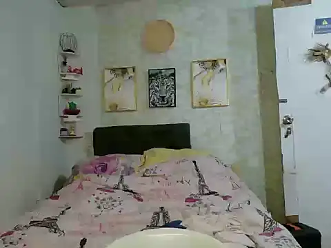 Snapshot of Hebefemme chatting on April 2026 02:37:02 PM Hebefemme online show from April 2026 02:37:02 PM