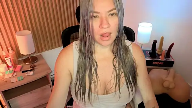 MarianL0ve online show from May 2026 11:10:01 PM