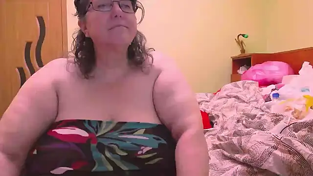 Snapshot of HugeTits chatting on November 2025 02:00:02 AM HugeTits online show from November 2025 02:00:02 AM