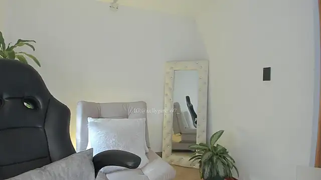 Ally Snow online show from November 2025 12:50:02 PM