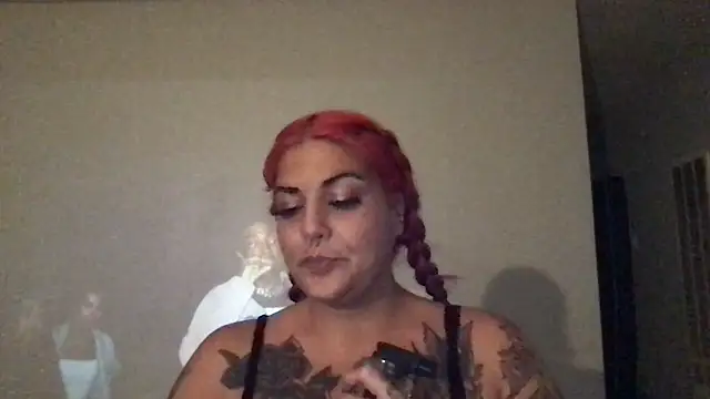 Snapshot of ShineyQuinn chatting on February 2026 01:48:01 AM ShineyQuinn online show from February 2026 01:48:01 AM