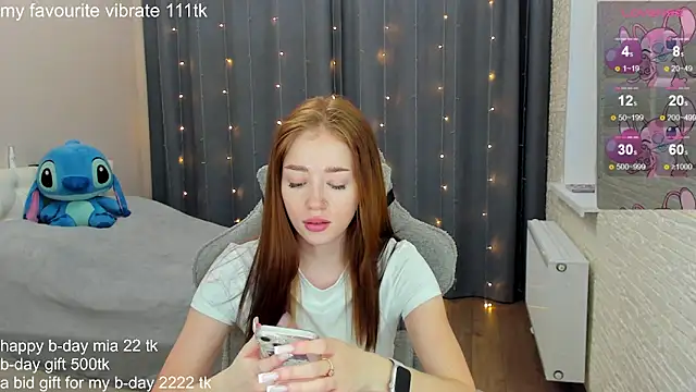 Hot Mia  online show from January 2025 12:18:01 PM