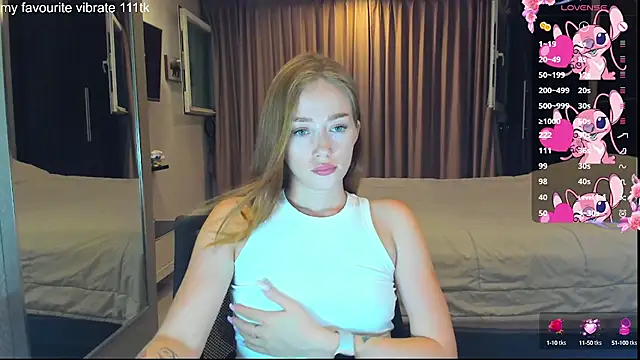 Hot Mia  online show from September 2025 11:48:01 AM