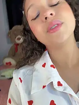 Snapshot of Shara_dreams chatting on February 2025 11:15:02 PM Shara dreams online show from February 2025 11:15:02 PM