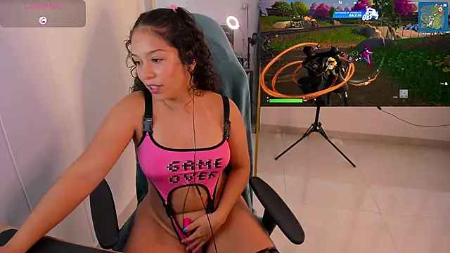 Snapshot of Shara_dreams chatting on February 2025 09:48:02 PM Shara dreams online show from February 2025 09:48:02 PM