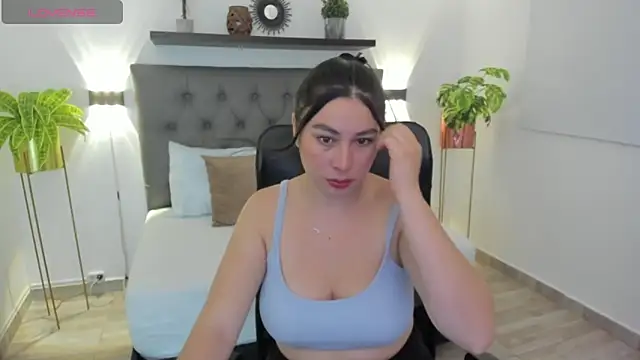 Snapshot of bella_99_ chatting on March 2026 12:02:02 PM bella 99 online show from March 2026 12:02:02 PM