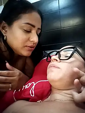 Snapshot of ashley69_brown chatting on November 2025 02:22:01 AM ashley69 brown online show from November 2025 02:22:01 AM