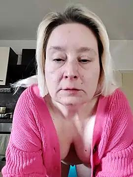 Snapshot of GeileEstelle chatting on April 2026 06:19:01 AM GeileEstelle online show from April 2026 06:19:01 AM