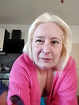 Snapshot of GeileEstelle chatting on April 2026 03:20:01 PM GeileEstelle online show from April 2026 03:20:01 PM