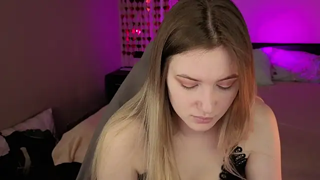 Snapshot of elinanortas chatting on April 2026 06:36:01 AM elinanortas online show from April 2026 06:36:01 AM