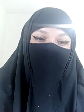 evelyn  salah online show from October 2025 04:08:01 PM