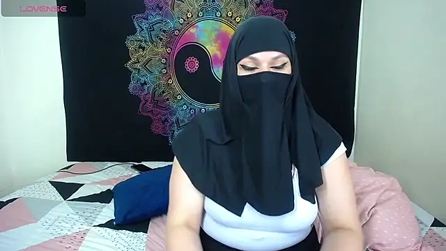 evelyn  salah online show from October 2025 12:49:02 AM