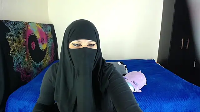evelyn  salah online show from April 2026 11:25:02 PM