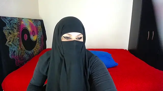 evelyn  salah online show from April 2026 11:00:02 PM