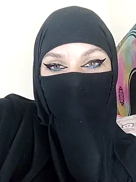 evelyn  salah online show from May 2026 11:31:02 PM