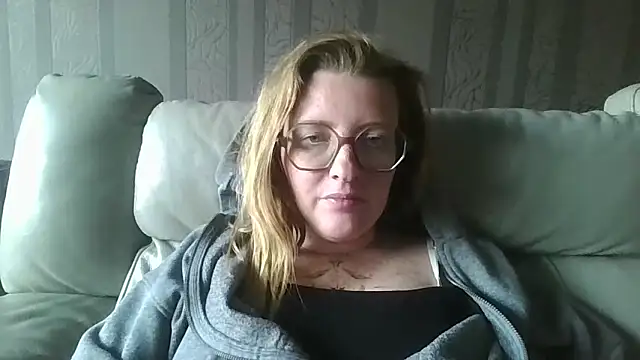 LiquidLeonie online show from May 2026 04:23:01 PM