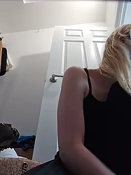 AmethystFoxx online show from July 2026 03:47:01 PM
