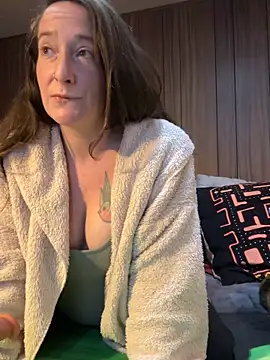 Mini And The Bear online show from February 2026 07:50:02 PM