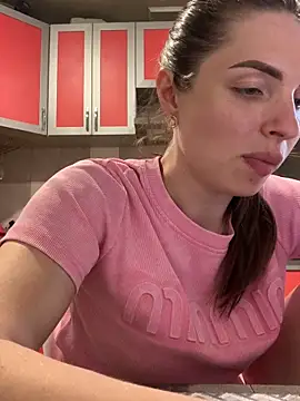 SeducingYoghourt online show from May 2026 04:48:01 PM