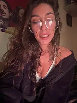 amanilouve online show from November 2025 06:18:02 PM