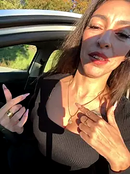 Snapshot of amanilouve chatting on December 2025 08:20:02 AM amanilouve online show from December 2025 08:20:02 AM