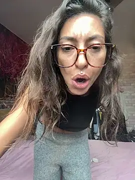 amanilouve online show from March 2026 11:49:02 AM