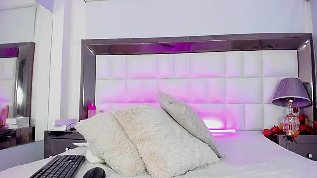 MiaConte online show from December 2024 01:29:01 AM