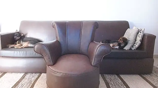 Snapshot of Linda1975 chatting on March 2025 03:42:01 PM Linda1975 online show from March 2025 03:42:01 PM