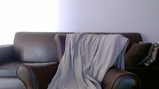 Snapshot of Linda1975 chatting on February 2026 01:54:02 PM Linda1975 online show from February 2026 01:54:02 PM