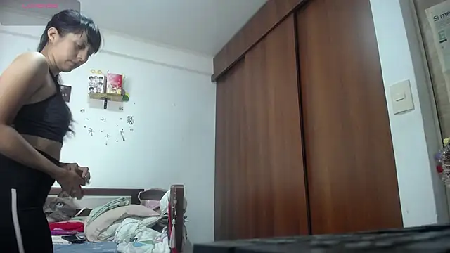 Snapshot of Moon_lunita chatting on November 2025 11:38:02 PM Moon lunita online show from November 2025 11:38:02 PM