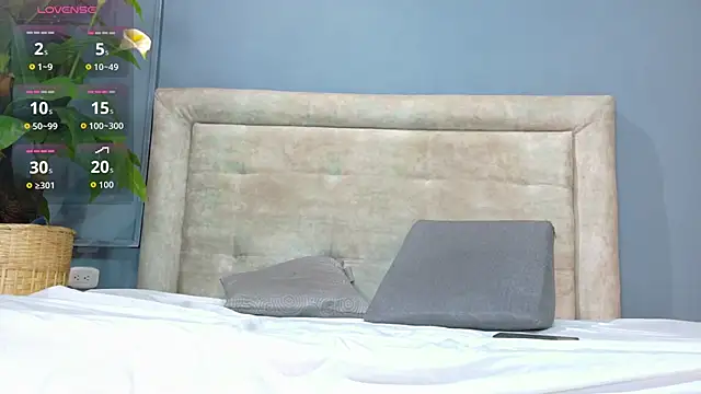 nicol snow online show from February 2026 01:16:01 PM