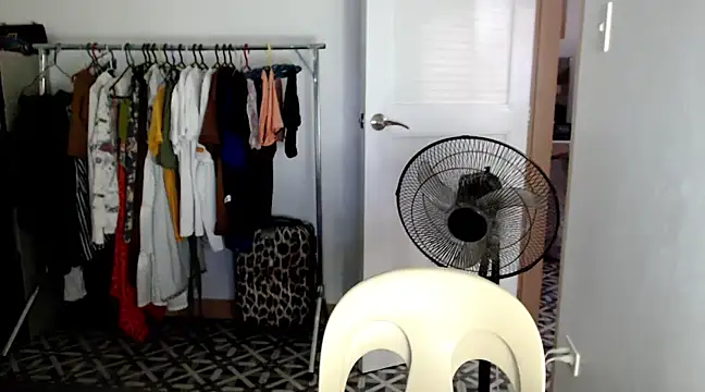 Snapshot of urqueendominant chatting on January 2025 03:59:01 AM urqueendominant online show from January 2025 03:59:01 AM