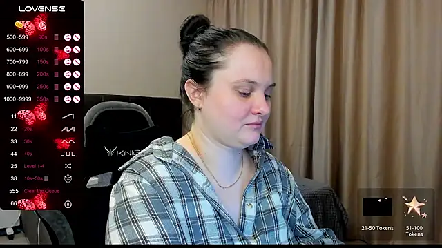 Snapshot of AlanaBrox chatting on November 2025 11:43:01 PM AlanaBrox online show from November 2025 11:43:01 PM