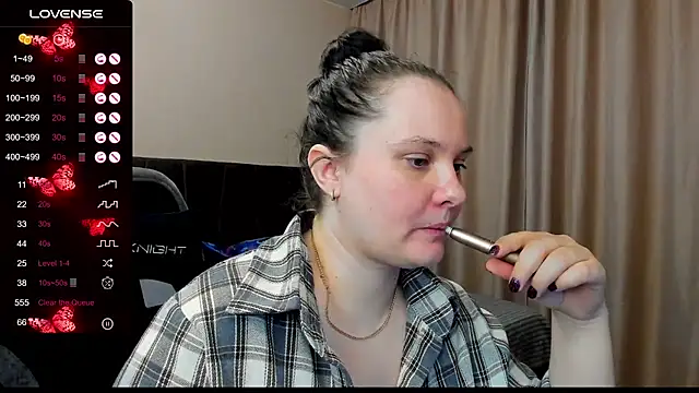 Snapshot of AlanaBrox chatting on November 2025 11:40:02 PM AlanaBrox online show from November 2025 11:40:02 PM