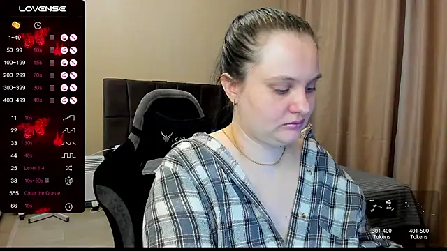 Snapshot of AlanaBrox chatting on December 2025 12:26:01 AM AlanaBrox online show from December 2025 12:26:01 AM