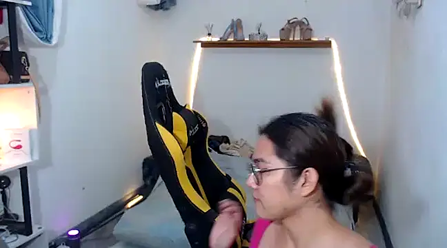 Snapshot of MarieLoveGlamorous chatting on February 2025 09:26:02 PM MarieLoveGlamorous online show from February 2025 09:26:02 PM