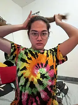 Snapshot of MarieLoveGlamorous chatting on February 2026 01:43:01 PM MarieLoveGlamorous online show from February 2026 01:43:01 PM