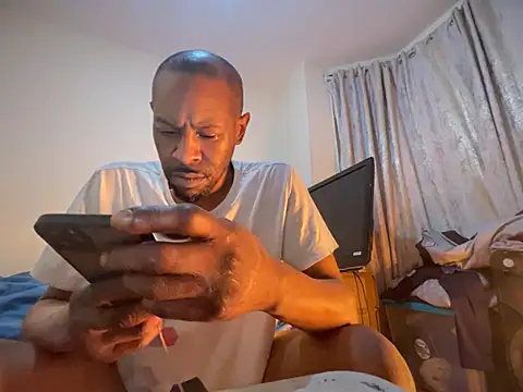 Snapshot of CuzzyB69 chatting on March 2025 05:40:02 AM CuzzyB69 online show from March 2025 05:40:02 AM