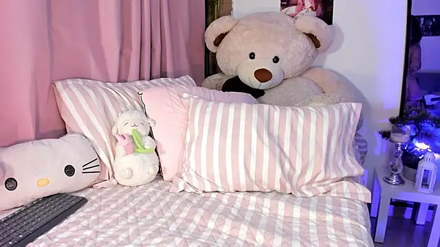 Snapshot of mia_angel_ chatting on April 2026 12:15:01 AM mia angel online show from April 2026 12:15:01 AM