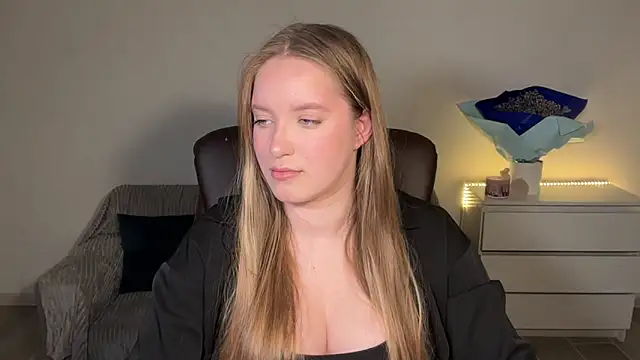 EvaMaddison online show from May 2026 08:27:01 PM
