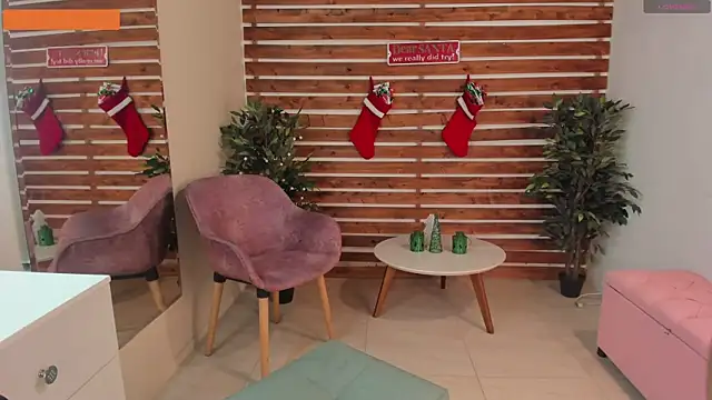 Snapshot of _MeganRain chatting on December 2024 06:44:01 AM MeganRain online show from December 2024 06:44:01 AM