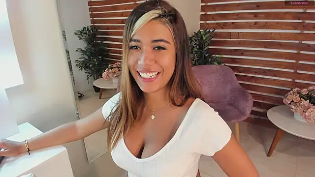 Snapshot of _MeganRain chatting on February 2025 05:09:02 AM MeganRain online show from February 2025 05:09:02 AM