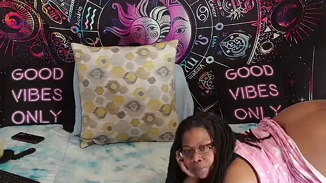 Snapshot of RenaeCumsAlot chatting on January 2025 08:15:02 PM RenaeCumsAlot online show from January 2025 08:15:02 PM