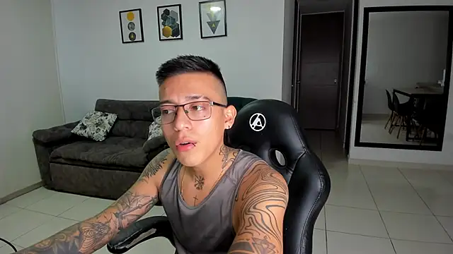 Snapshot of SIXXTOLOVE18 chatting on September 2025 04:34:02 AM SIXXTOLOVE18 online show from September 2025 04:34:02 AM